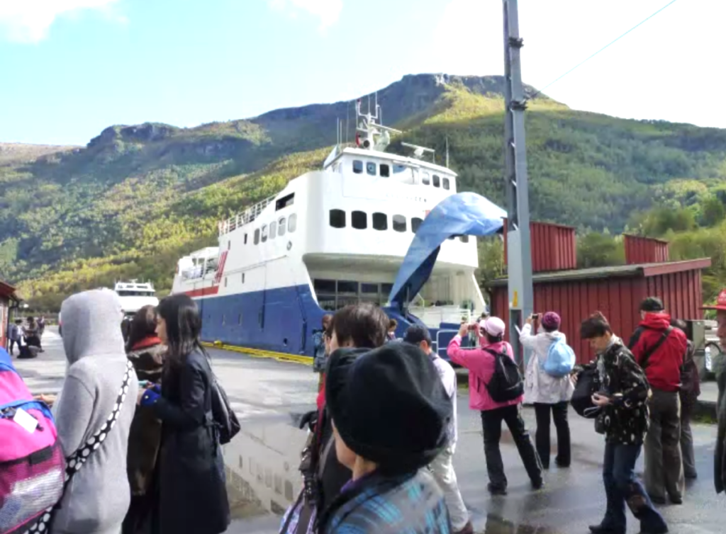 【掲載用】ピースボート実物画像ノルウェーの遊覧船