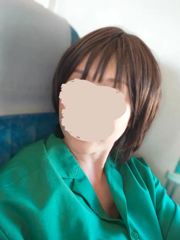 人毛MIXサラ着用画像車内正面から