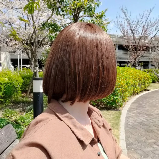 素肌ウィッグ屋外後ろから