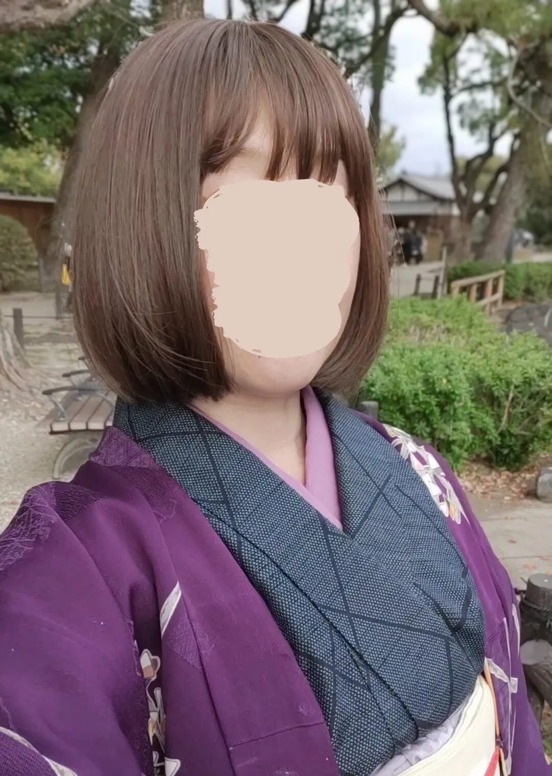 素肌ウィッグ曇り屋外左斜め前から(きもの着用)